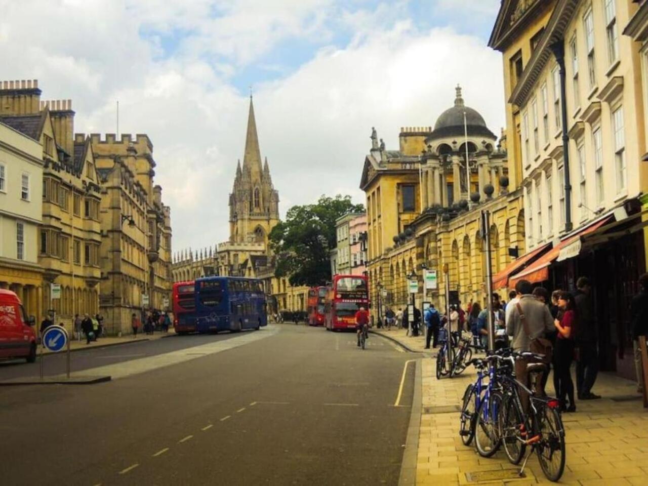 Elegant 3 Bedroom On Oxford Street Luxury Living In 2gc Apartament