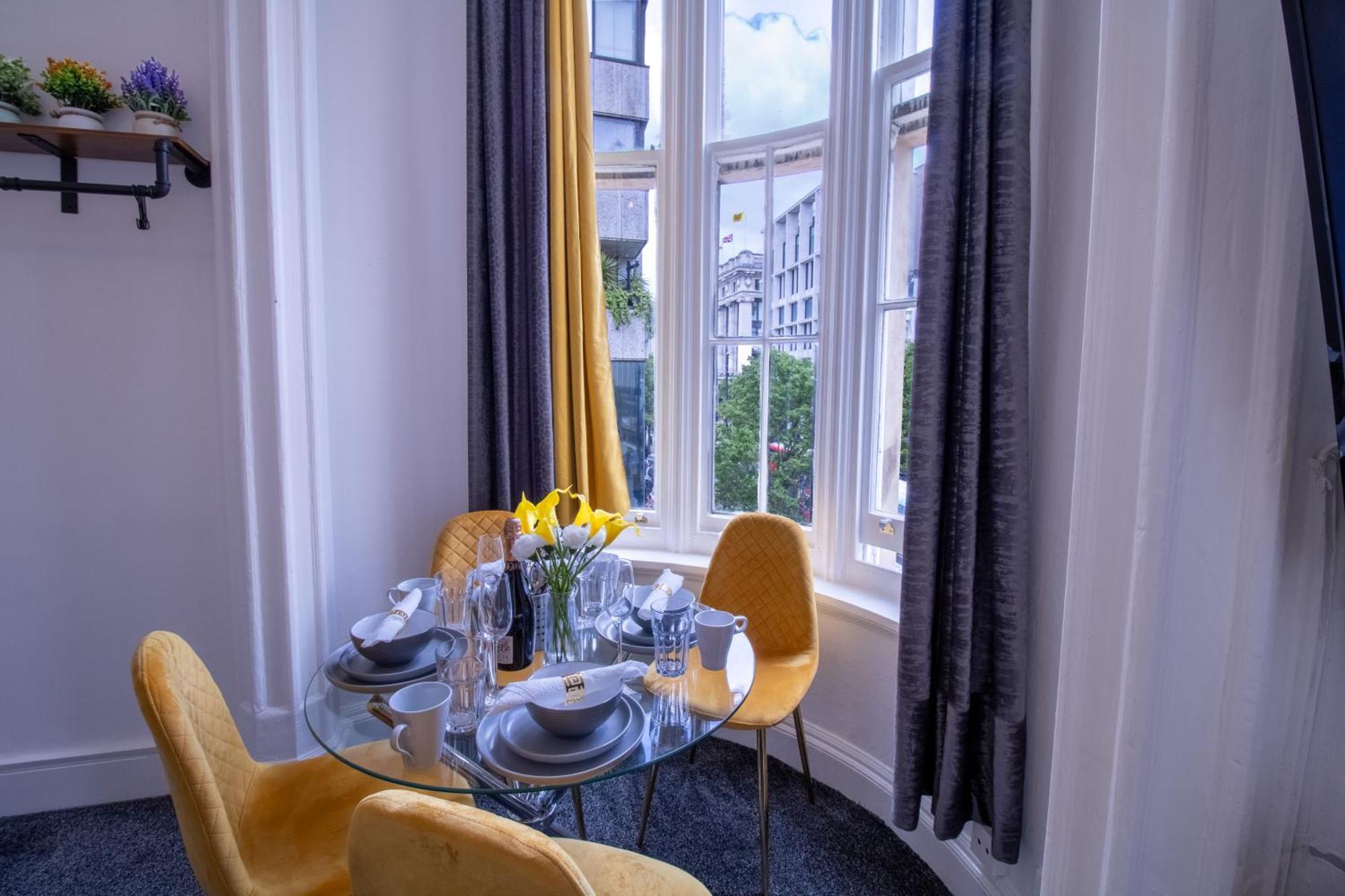Elegant 3 Bedroom On Oxford Street Luxury Living In 2gc Apartament *