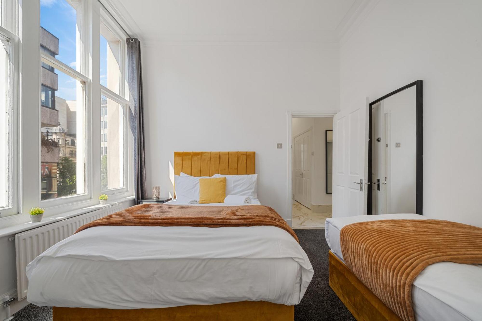 Elegant 3 Bedroom On Oxford Street Luxury Living In 2gc Londra